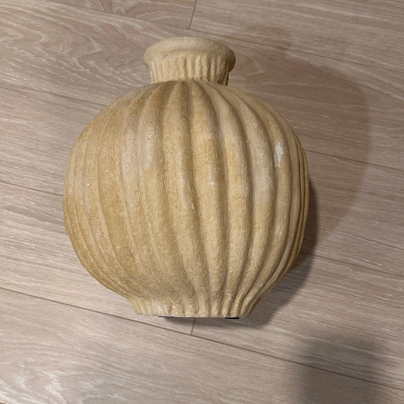 Olive Ateliers Paper Mache Vase Garlic - Picture 6 of 9